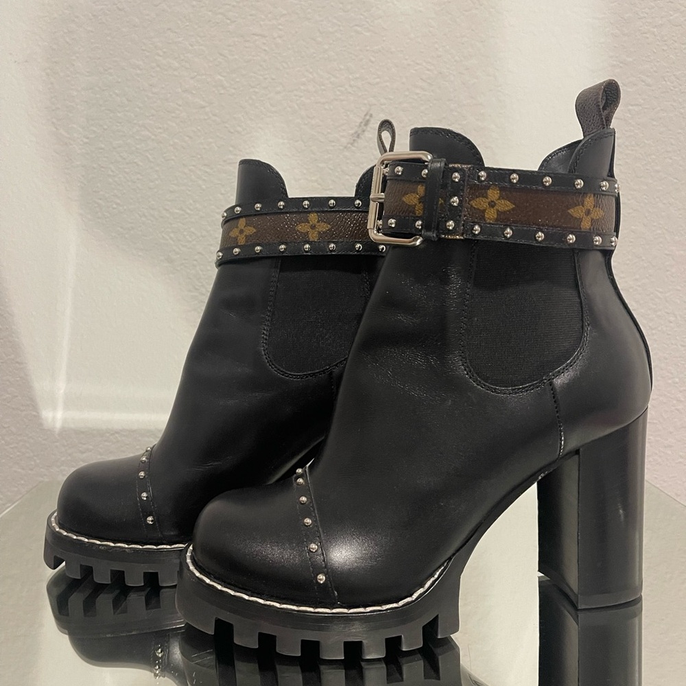 LOUIS VUITTON Calfskin Monogram Star Trail Chelsea boots